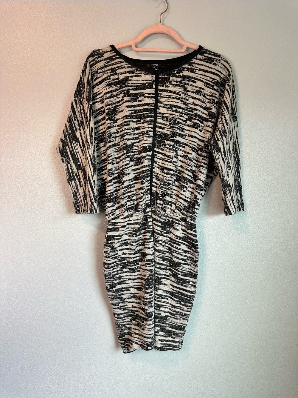 Artelier Nicole Miller Black & White Abstract Knit Batwing Sleeve Dress